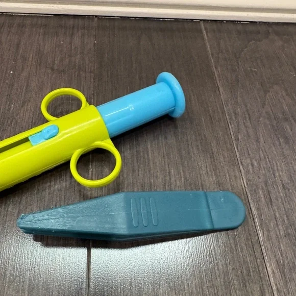 Colorful Toy Syringe and Tweezers Set Doctor Pretend Play Toddler Kids - Picture 3 of 5